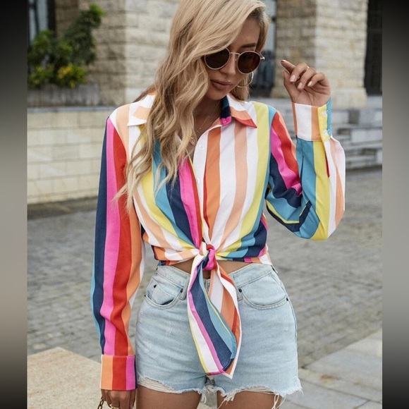 Striped Print Knot Hem Crop Shirt - Picture 4 of 4